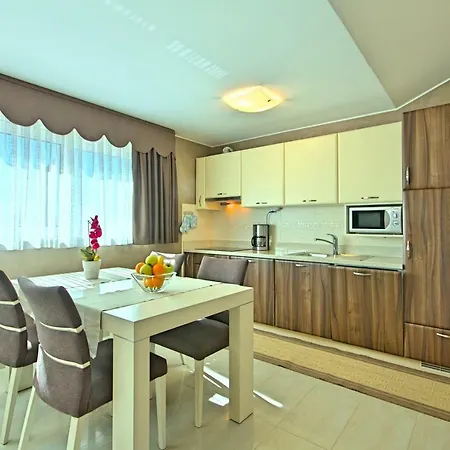 Apartments Riva-Interauto Umago Esterno foto